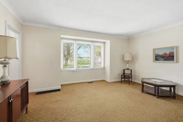 34 Eaton PL, Hamilton, ON L8H 1N7