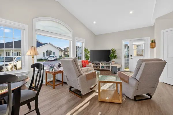 52 Lowry PL, Loyalist, ON K7N 0E2