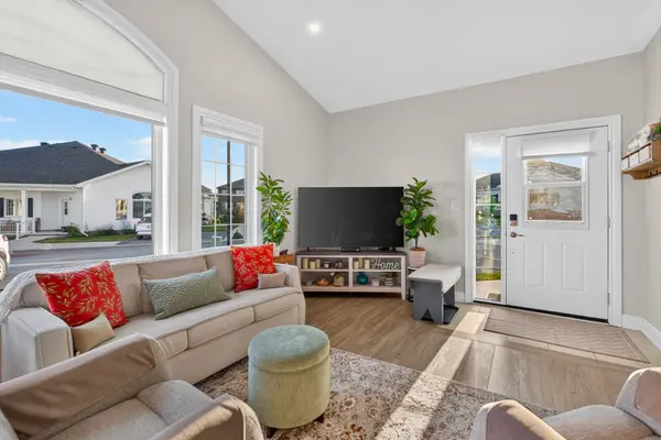 52 Lowry PL, Loyalist, ON K7N 0E2