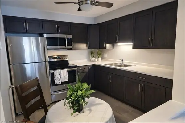 565 Greenfield AVE #106, Kitchener, ON N2C 2P3