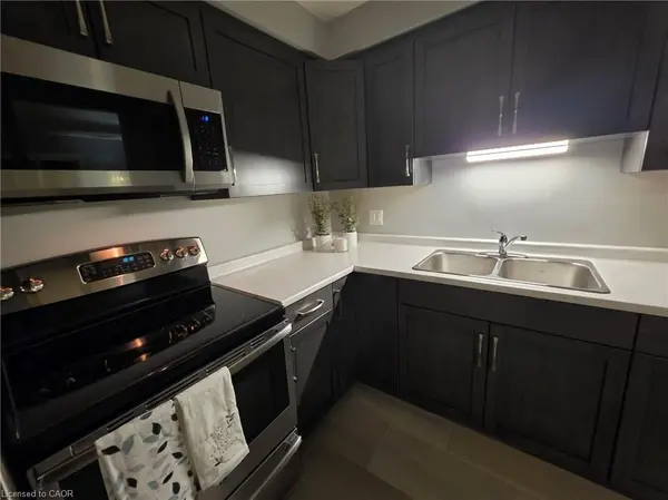 565 Greenfield AVE #106, Kitchener, ON N2C 2P3