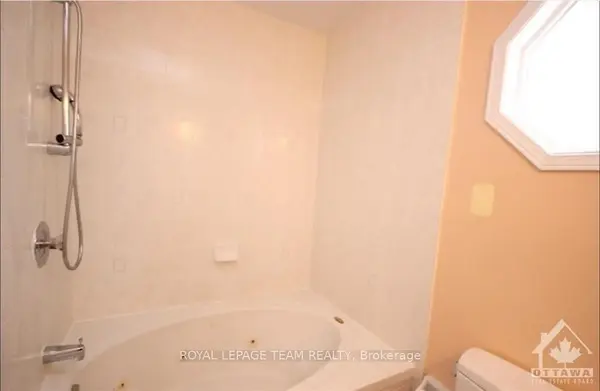 376 Lisgar ST, Ottawa Centre, ON K2P 2J3