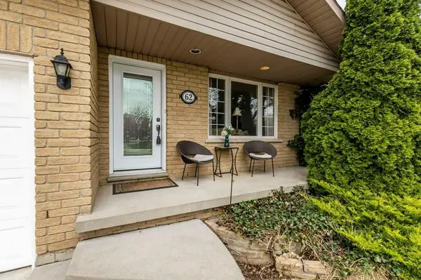 62 Spadara DR, Hamilton, ON L9B 2K3