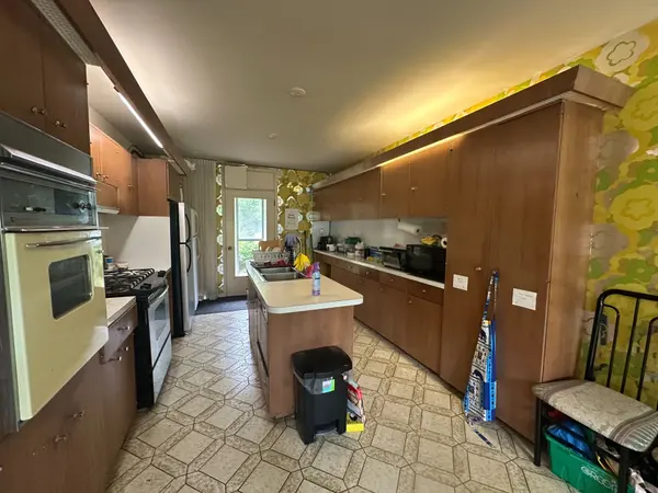 11 Wilmont CT, Hamilton, ON L8S 2T1
