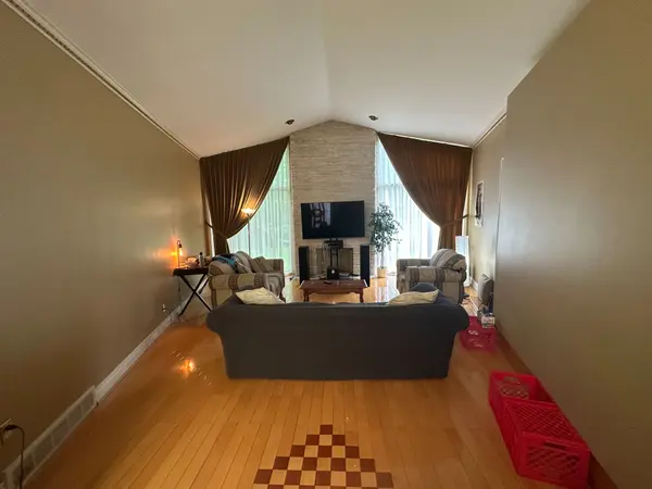 11 Wilmont CT, Hamilton, ON L8S 2T1