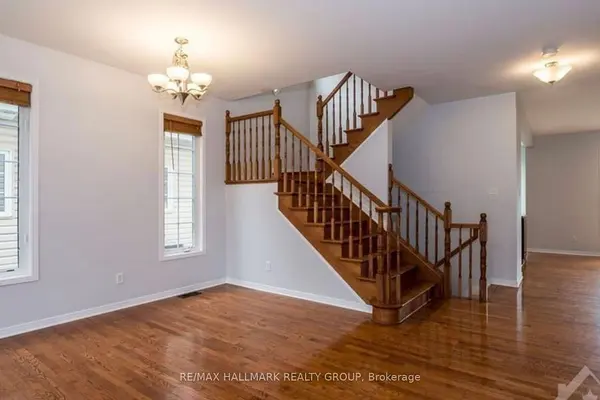 135 Stedman ST, Blossom Park - Airport And Area, ON K1T 0B4