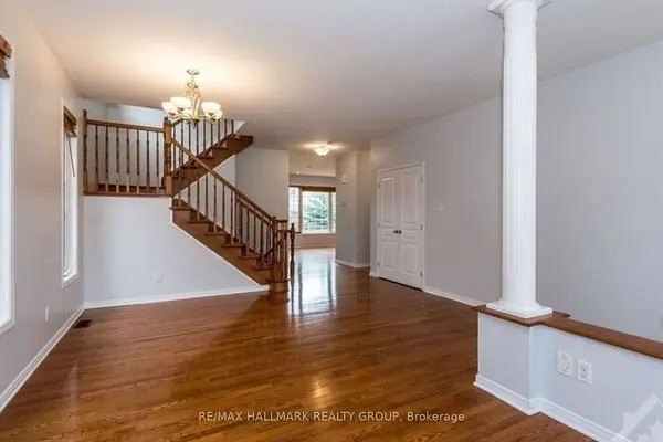 135 Stedman ST, Blossom Park - Airport And Area, ON K1T 0B4