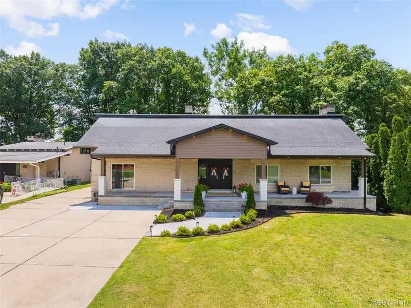 44429 Harmony LN, Van Buren Charter Township, MI 48111