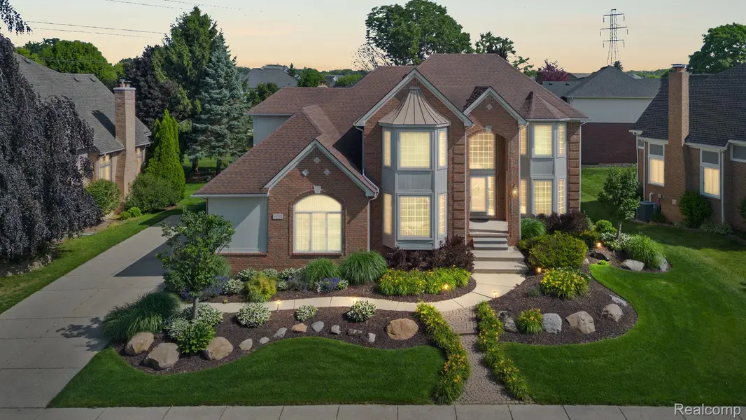 13335 Diegel DR, Shelby Charter Township, MI 48315