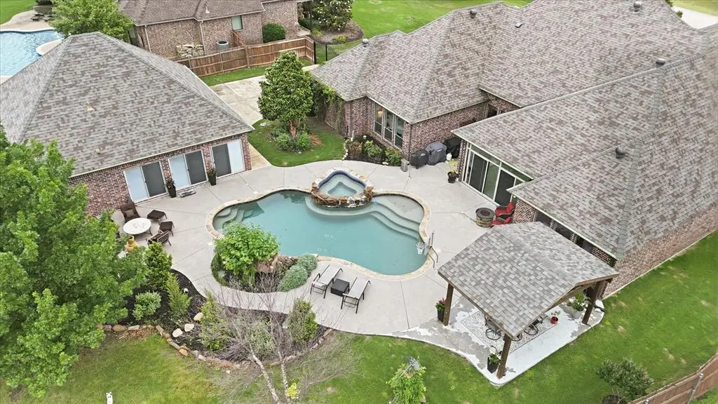 1316 Durango Springs Drive, Fort Worth, TX 76052