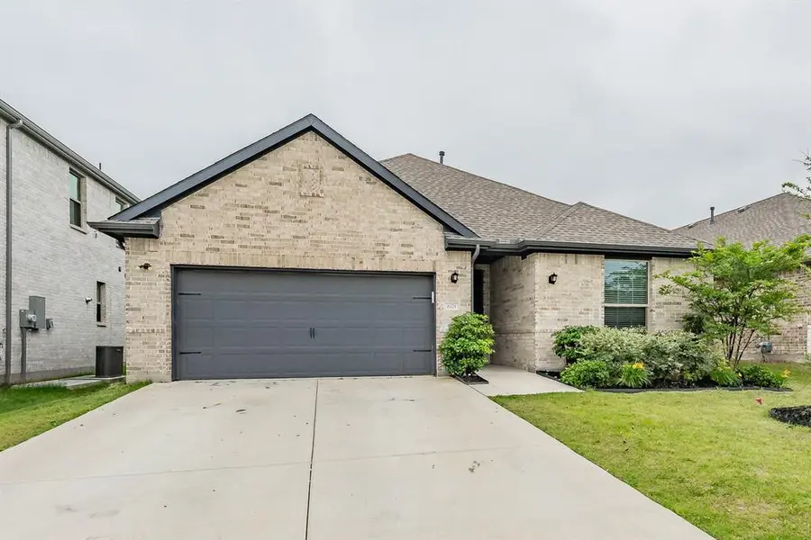 601 Bethpage Drive, Red Oak, TX 75154