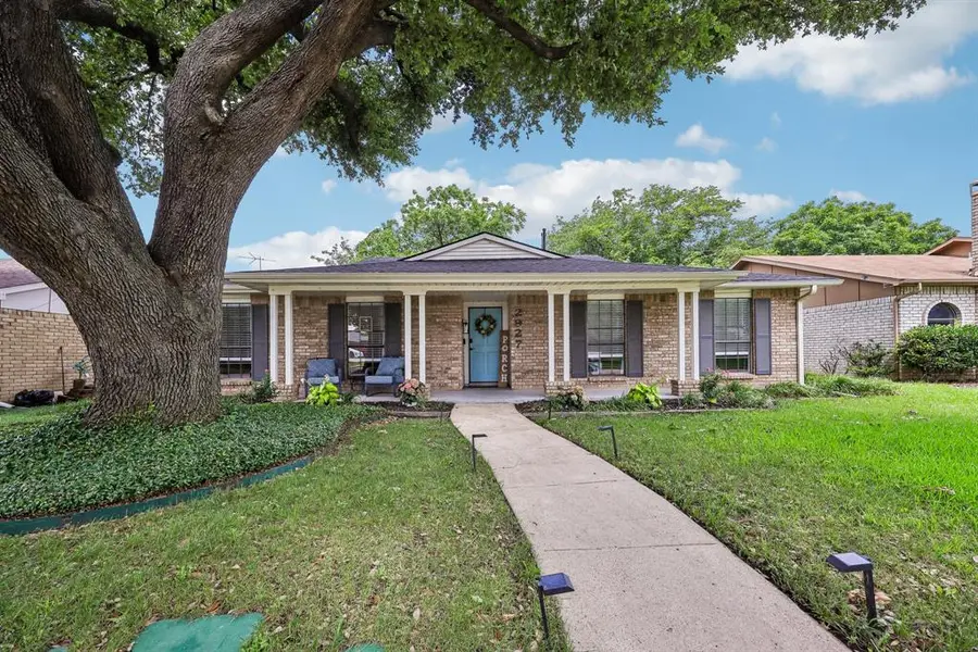 2927 Winterberry Drive, Carrollton, TX 75007