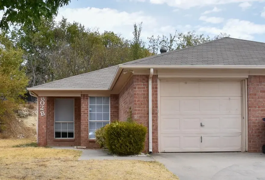 602 Crestridge Court #B, Decatur, TX 76234