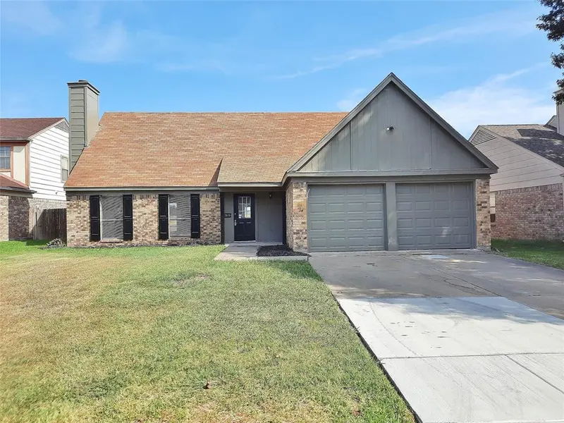 2646 Winslow Drive, Grand Prairie, TX 75052