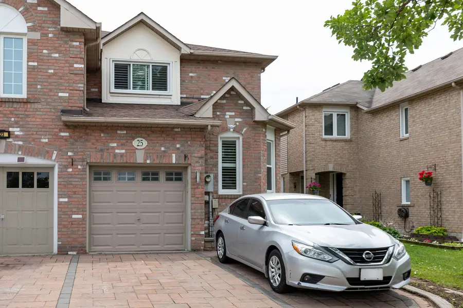 25 Pine Gate PL, Whitby, ON L1R 2M5