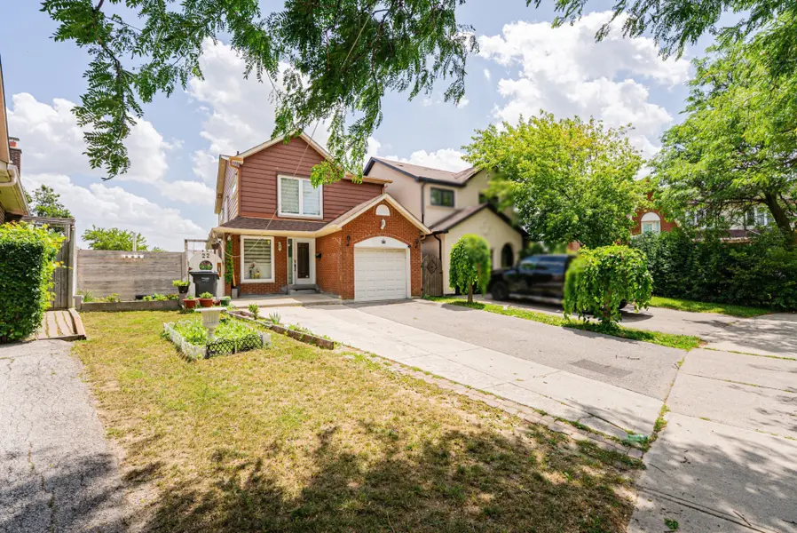 22 Foxacre ROW, Brampton, ON L6V 3P5