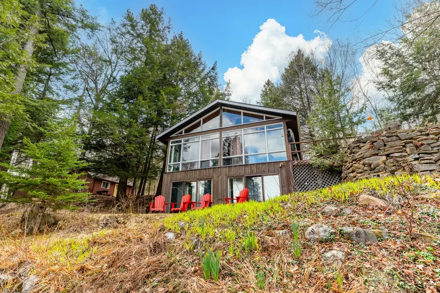 375 Harp Lake RD, Huntsville, ON P1H 2J6
