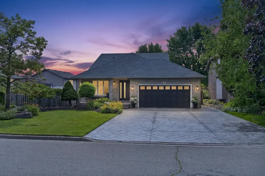 51 Cabriolet CRES, Hamilton, ON L9K 1K5