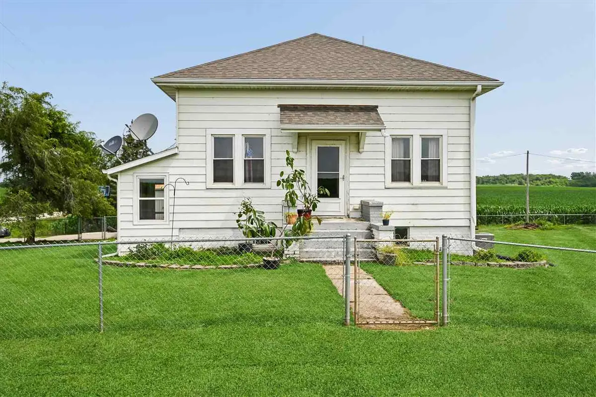 2797 Paris Road, Central City, IA 52214