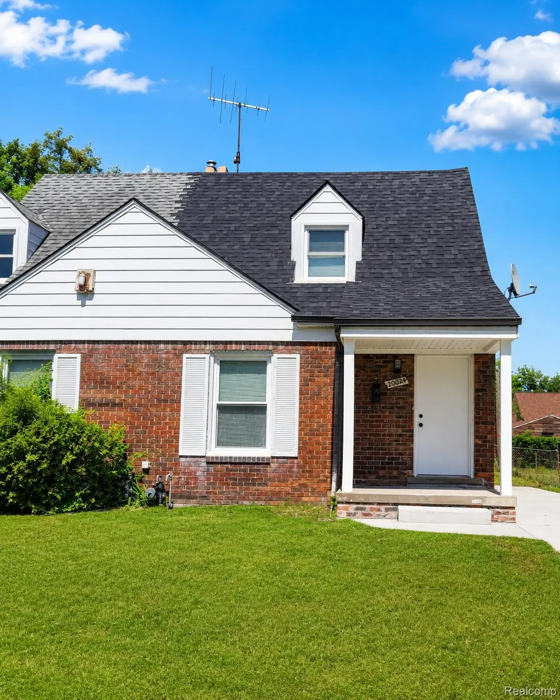 20024 Meyers RD, Detroit, MI 48235