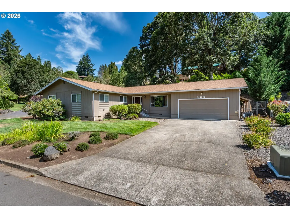 209 NORTH RIVER DR, Roseburg, OR 97470