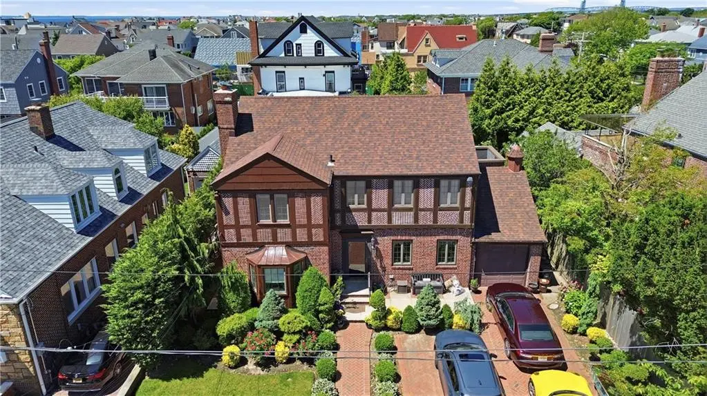 187 Beach 136th ST, Rockaway Park, NY 11694