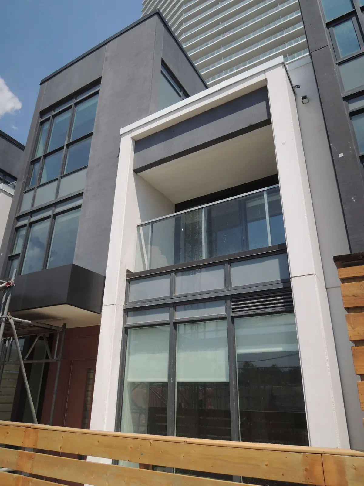 113 McMahon DR #TH16, Toronto C15, ON M2K 0E3