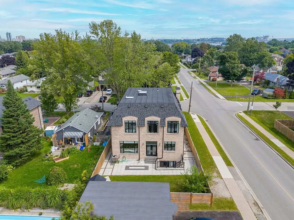 736 Hillview CRES #Basement, Pickering, ON L1W 2S1