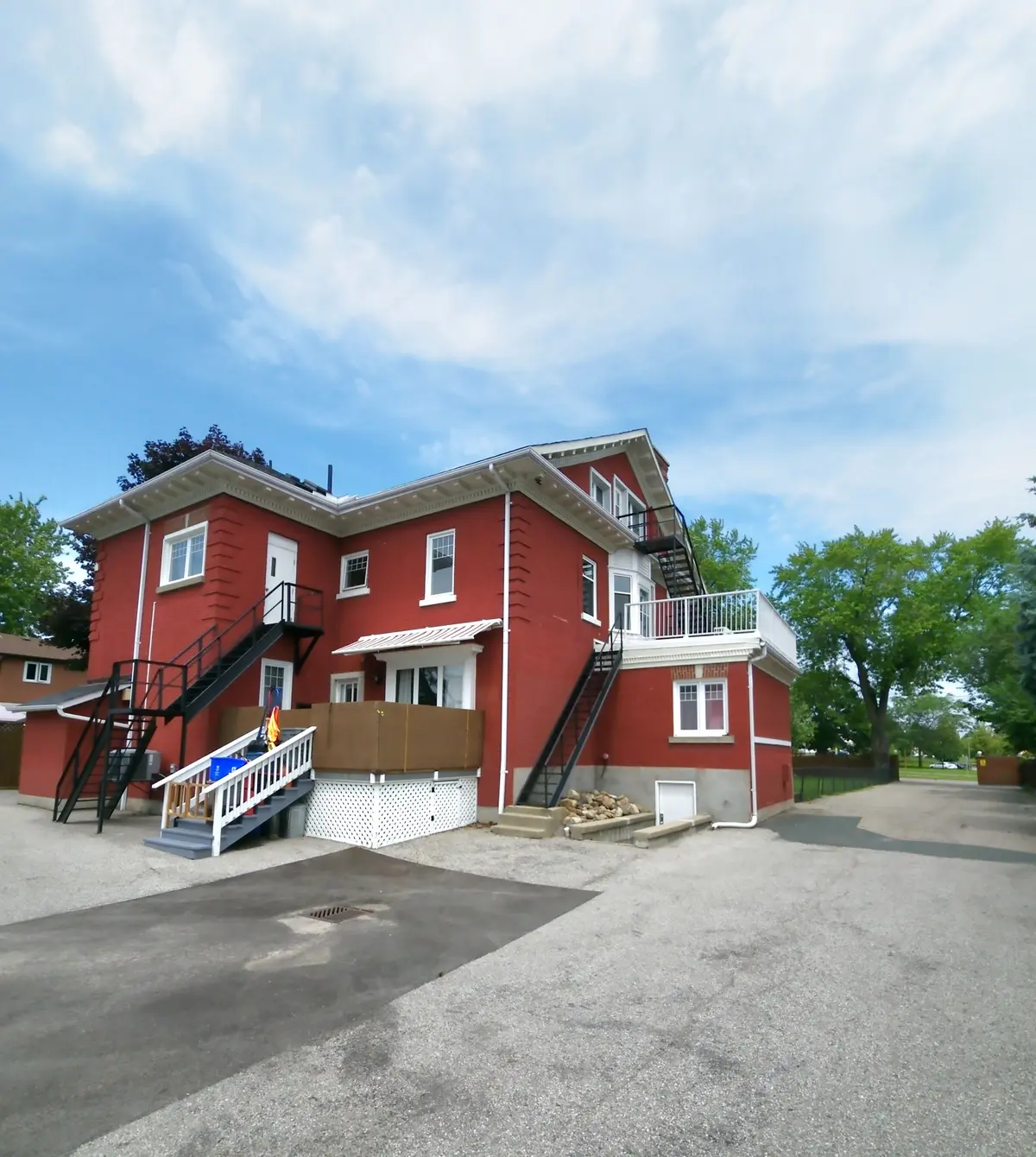 1110 Simcoe ST S #Upper #2, Oshawa, ON L1H 4L8