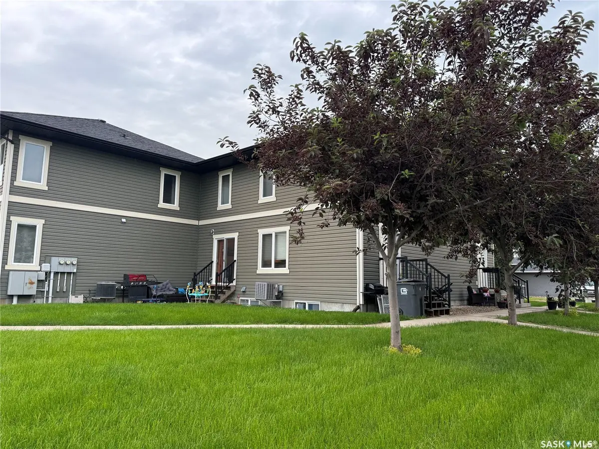 1795 Clark AVENUE #4, Weyburn, SK S4H 3L3