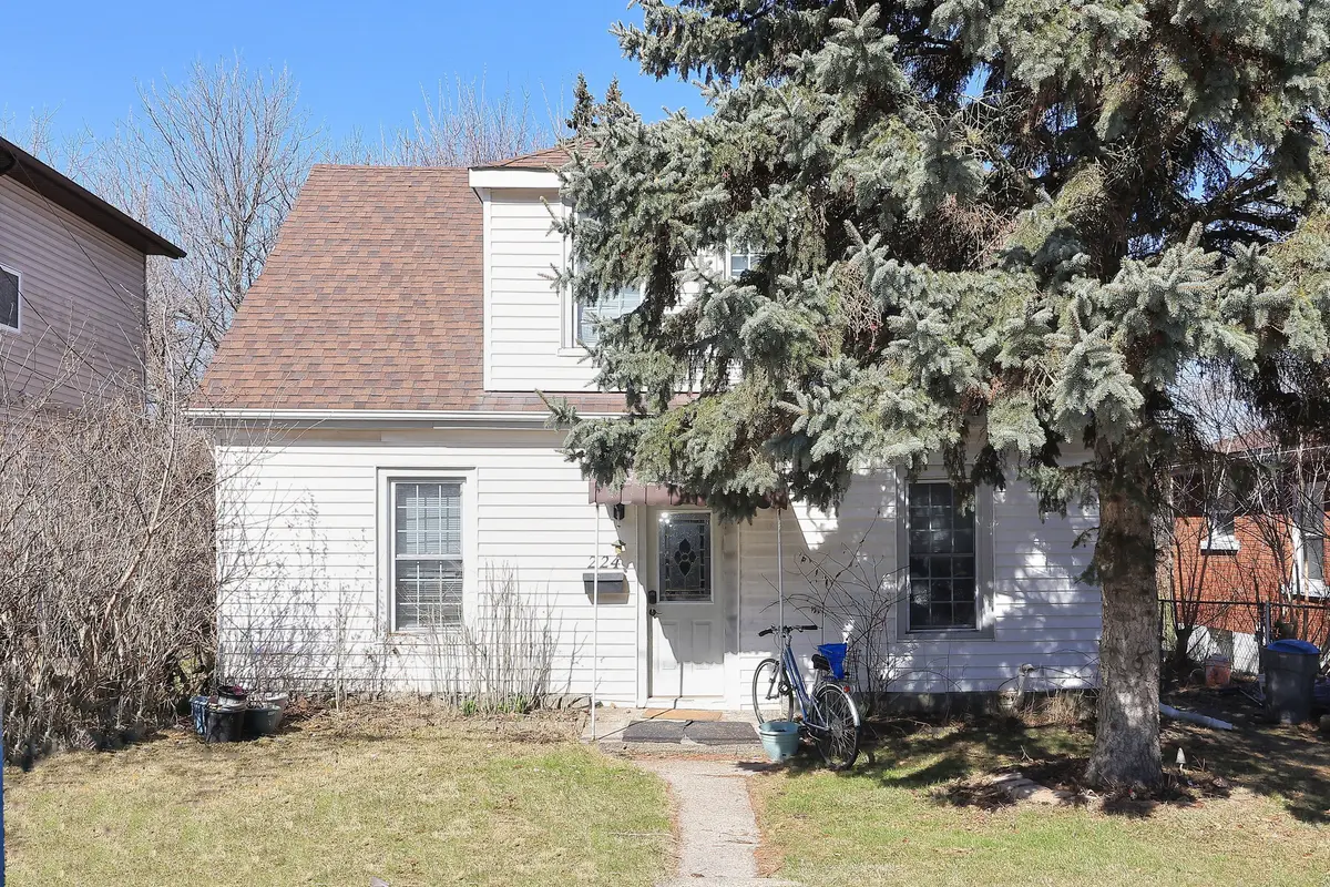 224 Broadway AVE, Hamilton, ON L8S 2W6