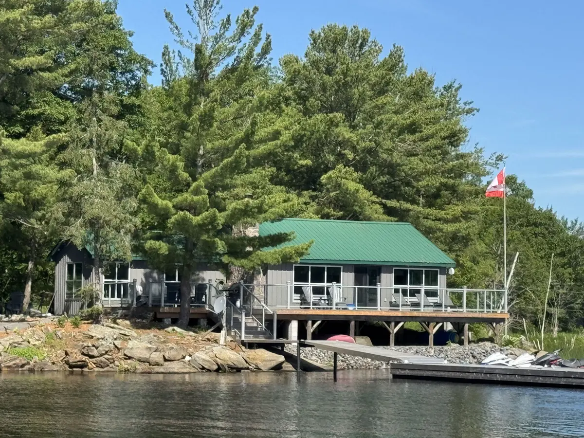 1 A15 IS, The Archipelago, ON P0G 1K0