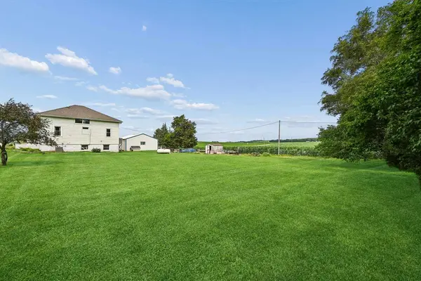 2797 Paris Road, Central City, IA 52214