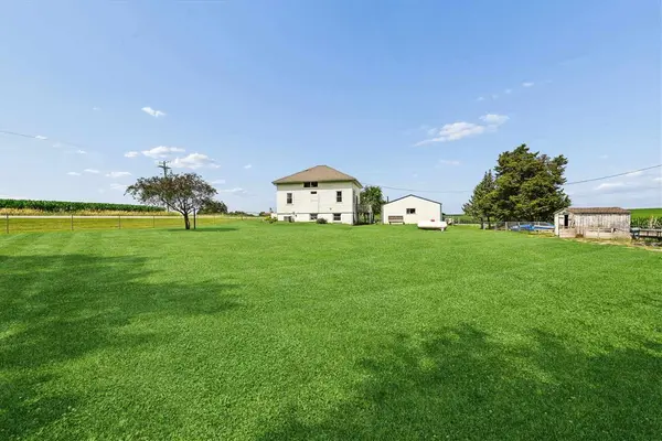 2797 Paris Road, Central City, IA 52214