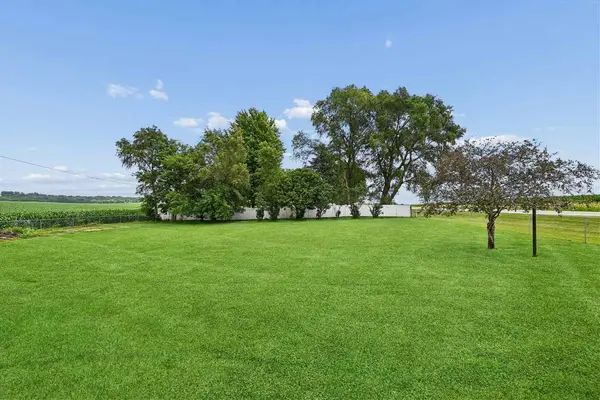 2797 Paris Road, Central City, IA 52214