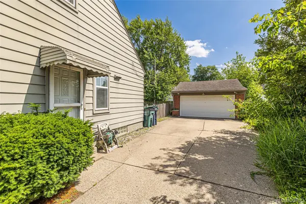 2204 KALAMA AVE, Royal Oak, MI 48067