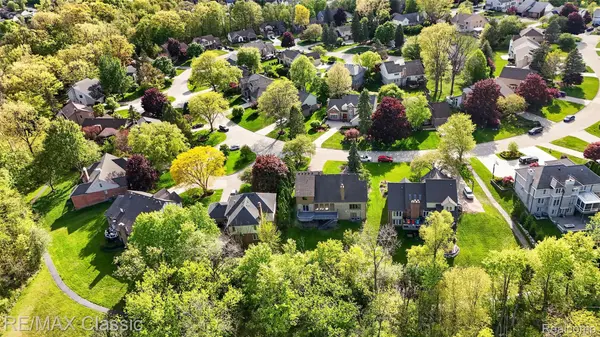 30779 Country Ridge CIR, Farmington Hills, MI 48331
