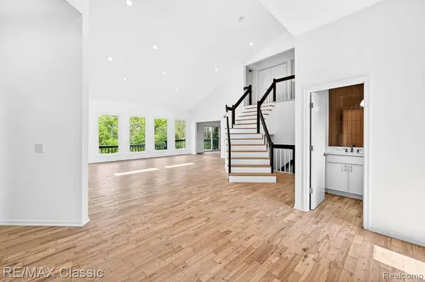 30779 Country Ridge CIR, Farmington Hills, MI 48331