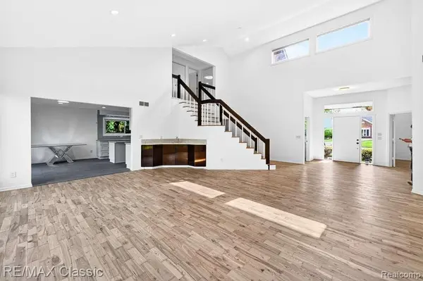 30779 Country Ridge CIR, Farmington Hills, MI 48331