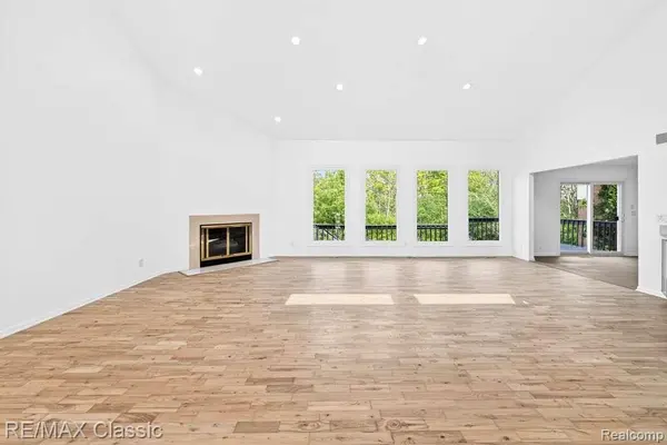 30779 Country Ridge CIR, Farmington Hills, MI 48331