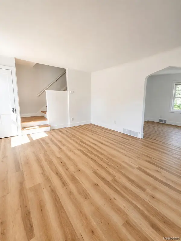 20024 Meyers RD, Detroit, MI 48235