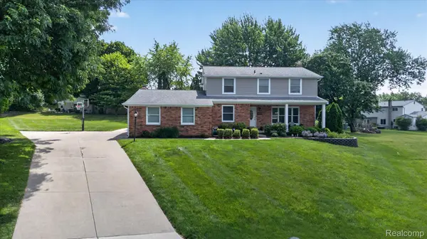 31136 Carriage Hill CT, Farmington Hills, MI 48331