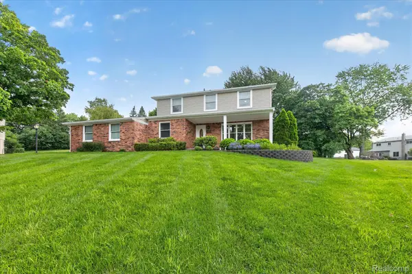 31136 Carriage Hill CT, Farmington Hills, MI 48331