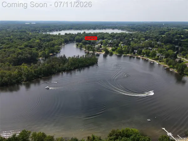 11590 Sumpter DR, Green Oak Township, MI 48178
