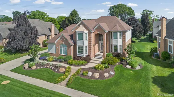 13335 Diegel DR, Shelby Charter Township, MI 48315