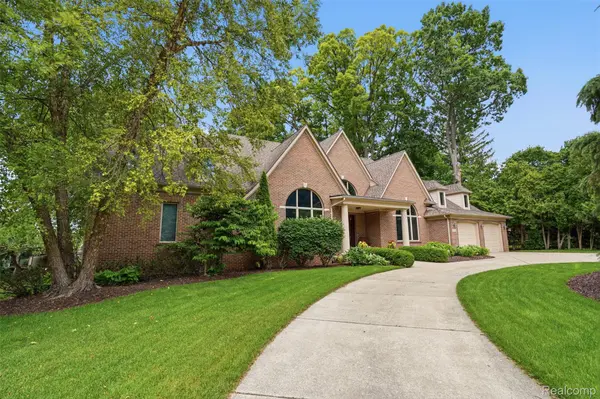 5110 Kitson LN, West Bloomfield Charter Township, MI 48324