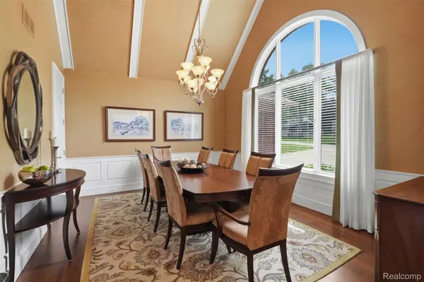 5110 Kitson LN, West Bloomfield Charter Township, MI 48324