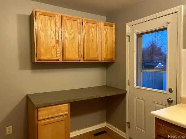 4471 CROISSANT ST, Dearborn Heights, MI 48125