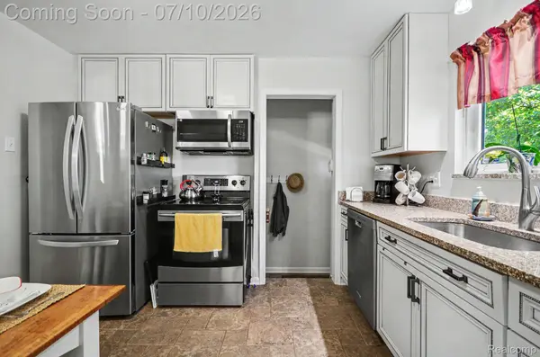 24804 Rosalind AVE, Eastpointe, MI 48021