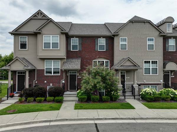 2817 Hartwick DR, Rochester Hills, MI 48307